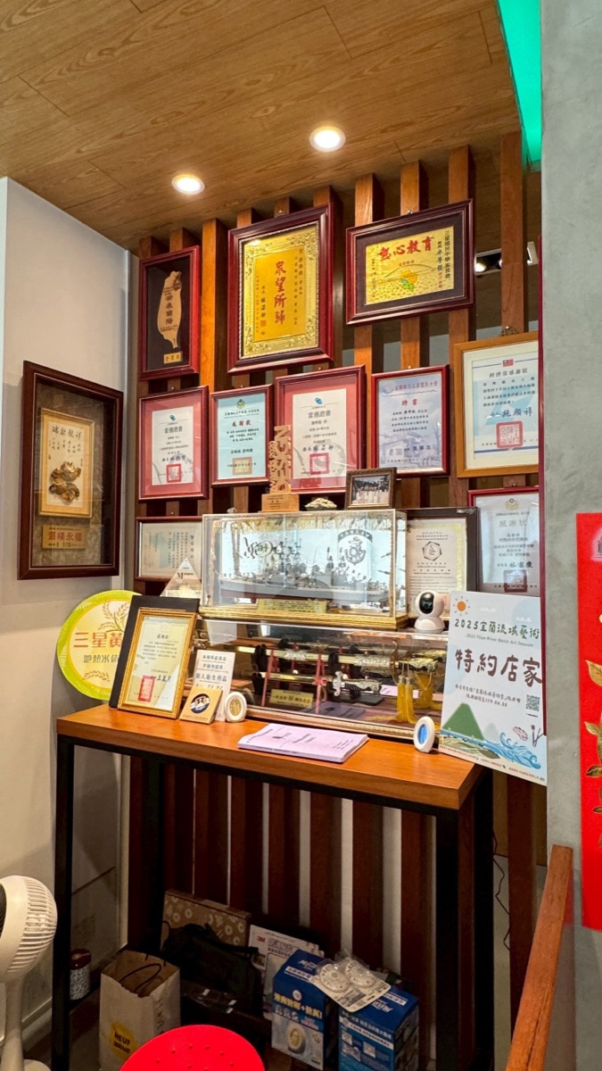 獎狀牆與碾米展示